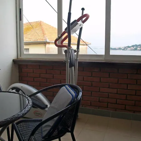 Apartment Seafront Dolores Kali