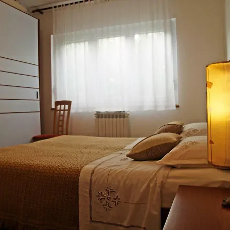 Apartment Seafront Dolores Kali