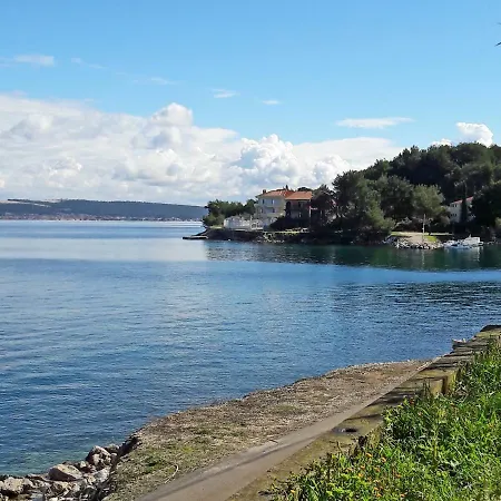Apartment Seafront Dolores Kali